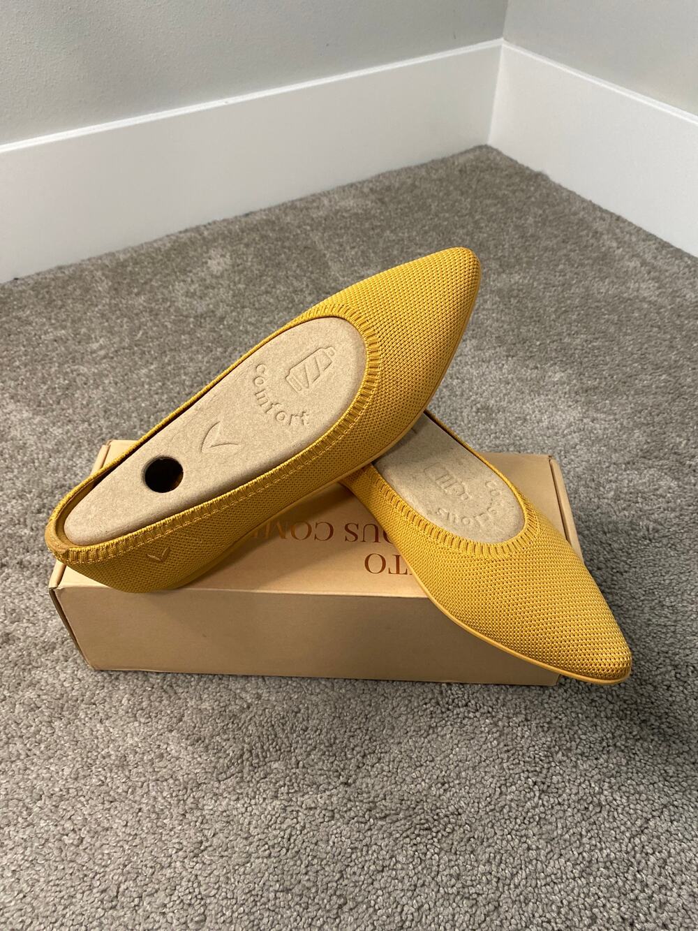 Vivaia Aria Cloudwalker Pointed Toe Flats Ginger Yellow Size 9/10